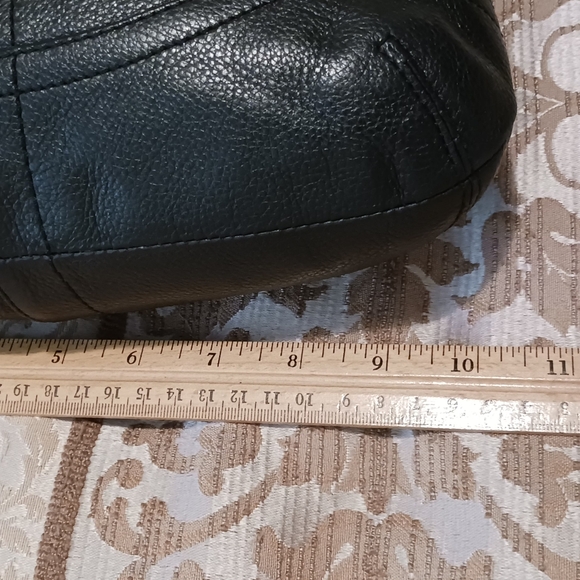 Coach VTG Black Peebled Leather Crossbody. # F19722 EUC 🎉🎉Host Pick 1/8/25🎉🎉 - Picture 4 of 16